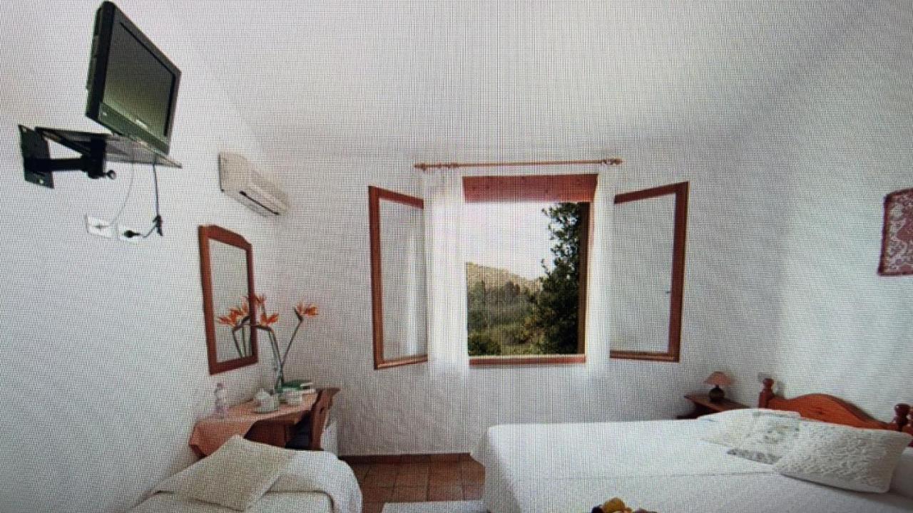 Hotel S'Obreschida 卡斯蒂亚达斯 外观 照片